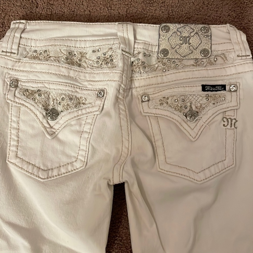 White Miss Me Capris